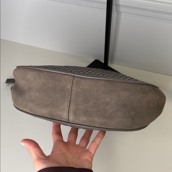 Tory Burch Thea Woven Bucket Hobo in grey zinc color handbag top handle - Picture 8 of 14